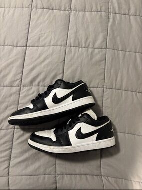 Nike Black & White Low-Top Sneakers with Swoosh